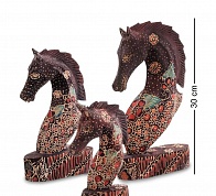 10-013 Фигурка "Лошадь" набор из трех 25,20,15 см (батик, о.Ява)